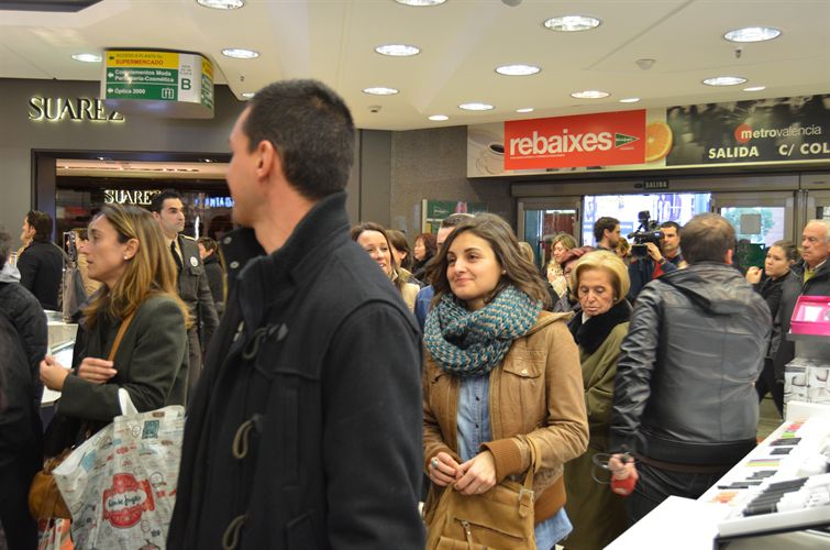 Gente de compras en Valencia