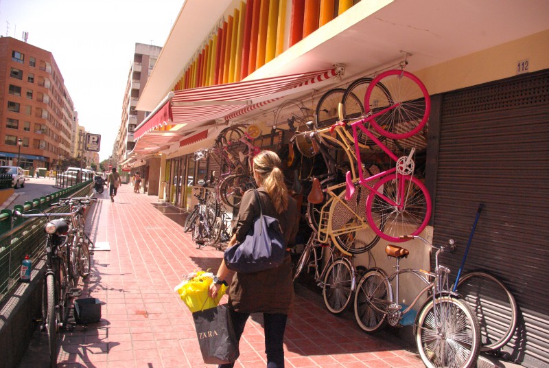 Mercado de Russafa, uno de los barrios que más sufre la contaminación acústica