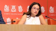 La vicepresidenta Mónica Oltra en una rueda de prensa en Les Corts