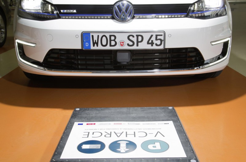 V-Charge: Volkswagen presente en un proyecto de aparcamiento y carga automática de coches eléctricos