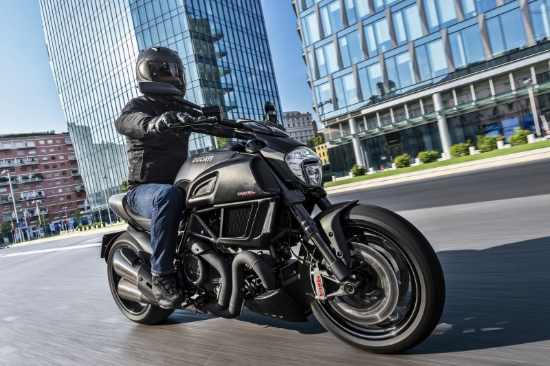Ducati Diavel Carbon 2016: Única, diferente, innovadora y valiente