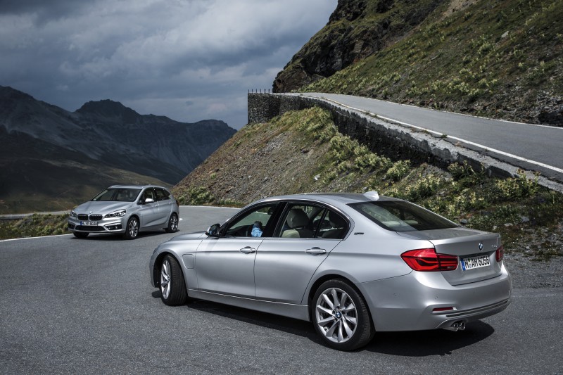 BMW aplica su tecnología eDrive en los nuevos BMW 225xe y BMW 330e