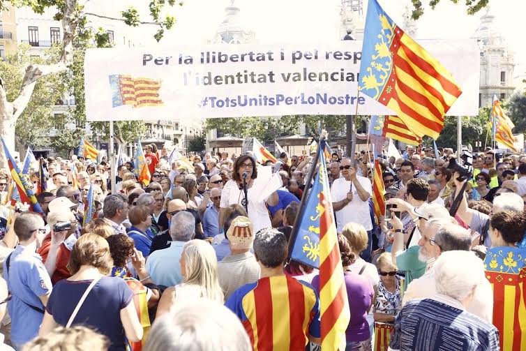 Concentración en defensa de la cultura i la llengua valenciana