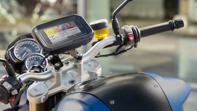 BMW Motorrad presenta su base para Smartphone para motos y scooters