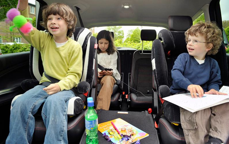 Uno de cada tres niños menores de 12 años viaja incorrectamente en el vehículo