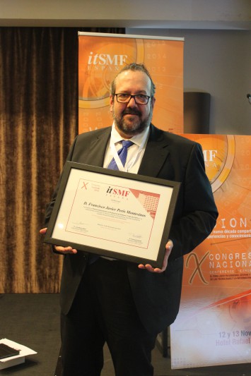 Javier Peris recoge el Premio en el X Congreso Nacional y Exposición: VISION15 organizado por itSMF, en Madrid
