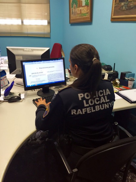 La mujer policía responsable de desarrollar el seguimiento contra la violencia de género en Rafelbunyol
