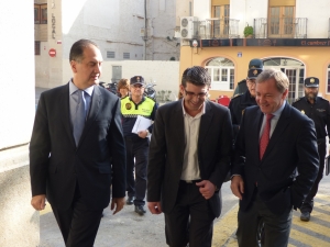 El delegado del Gobierno de la Comunidad Valenciana, Juan Carlos Moragues, preside la junta local de seguridad de Ontinyent junto al alcalde, Jorge Rodríguez