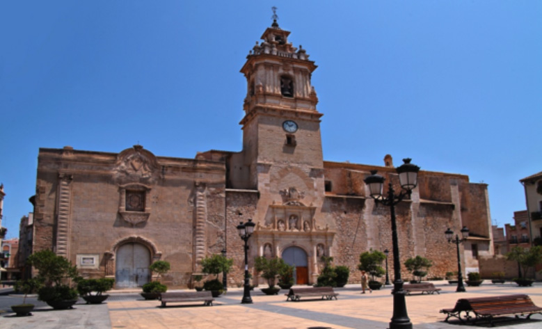 Imagen exterior de la Basílica de San Jaime Apóstol de Algemesí donde veneran a