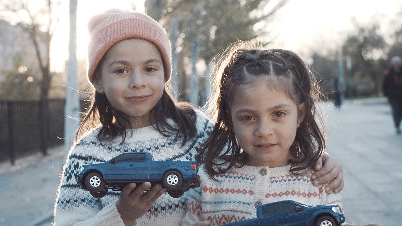 De la fábrica de Ford en Almussafes sale ilusión en forma de coches de juguete para Ong's infantiles