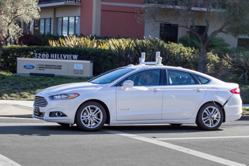 Ford comienza a realizar pruebas con vehículos autónomos en carreteras de California