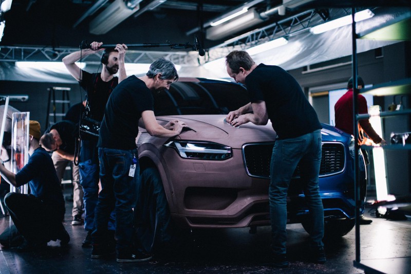 Volvo Cars rinde homenaje a la diversidad de sus trabajadores en la nueva campaña del XC60
