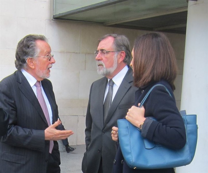 Alfonso Grau junto a su abogado Jesus Bone