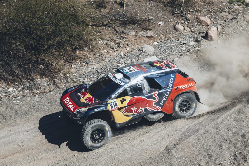 Los Peugeot 2008 DKR16 copan el podio en el ecuador del Rally Dakar