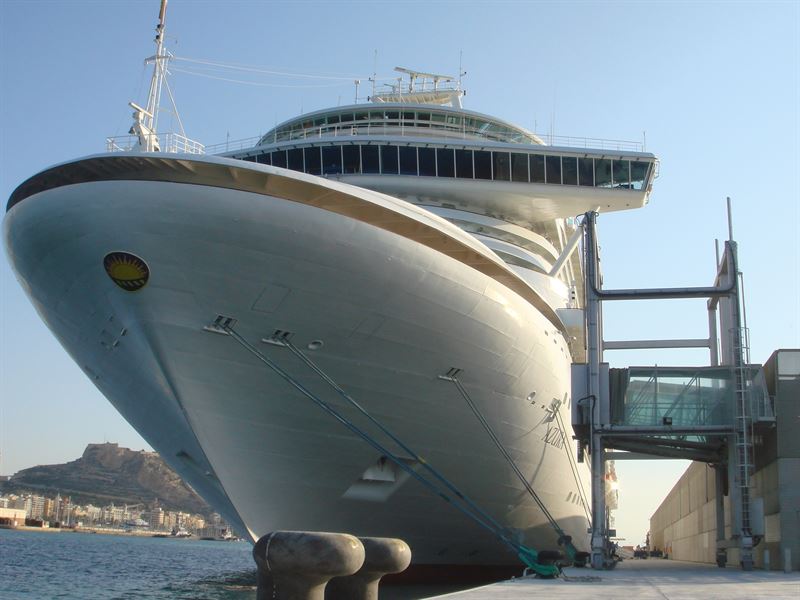 Crucero en el Puerto de Alicante, Puerto de Valencia