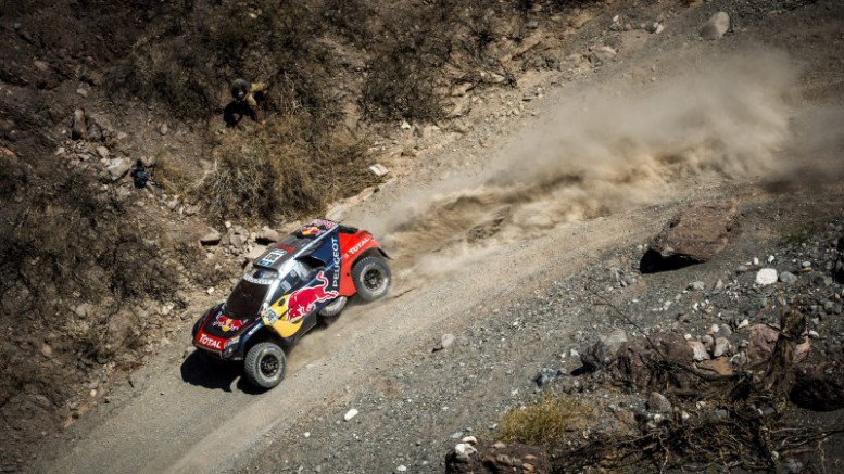 Carlos Sainz ya es segundo en el Rallye Dakar