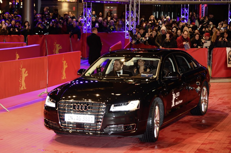 Daniel Brühl llega en un Audi A8 L W12 autónomo a la Berlinale