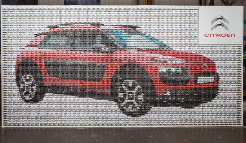 Citroën hace un mosaico del C4 Cactus con coches de juguete