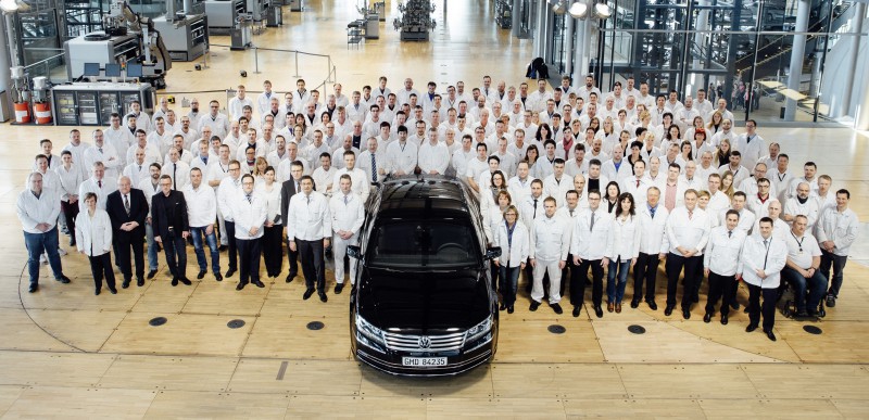 El último Volkswagen Phaeton sale de línea de montaje, bienvenida la electromovilidad