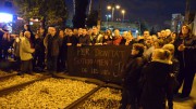 Burjassot corta las vías y exige el soterramiento del metro