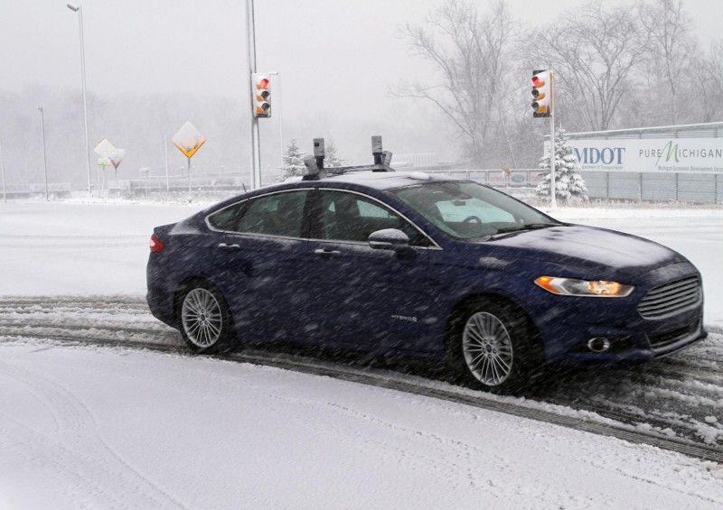 De autónomo a autoníveo: El Ford Fusión híbrido autónomo circula en la nieve