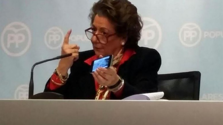 El Whatsapp que Rita Barberá le envió a Carlos Herrera tras ser expulsada del Partido Popular