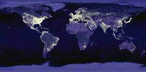 Mapa Mundial nocturno de la Tierra, dónde se aprecia dónde se consume energía en el mundo.