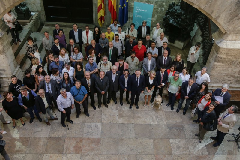 Acto de la firma del manifiesto en el Palau de la Generalitat
