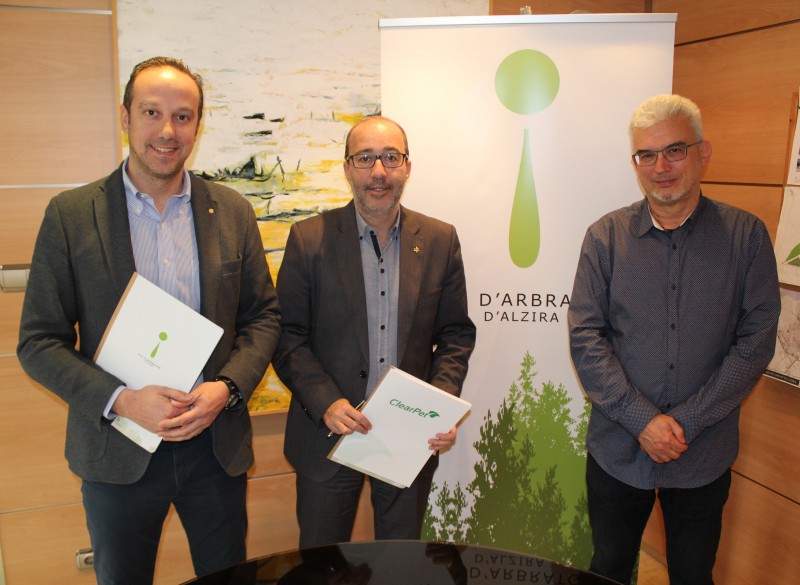 L’Ajuntament d’Alzira i ClearPet signen un conveni per a col•laborar en el desenvolupament del Pla d’Arbratge