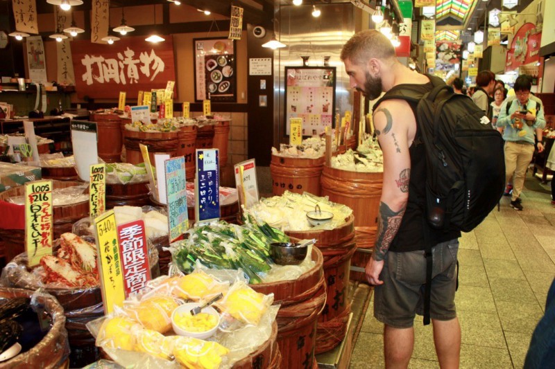 El chef Diego Laso viaja este verano a Japón, sumando otra visita a sus habituales estancias en el país nipón, en su constante búsqueda, aprendizaje y conexión con la cultura japonesa.
