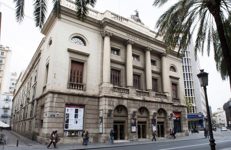 La Diputación invertirá 900.000 euros del superávit en rehabilitar la fachada del Teatro Principal