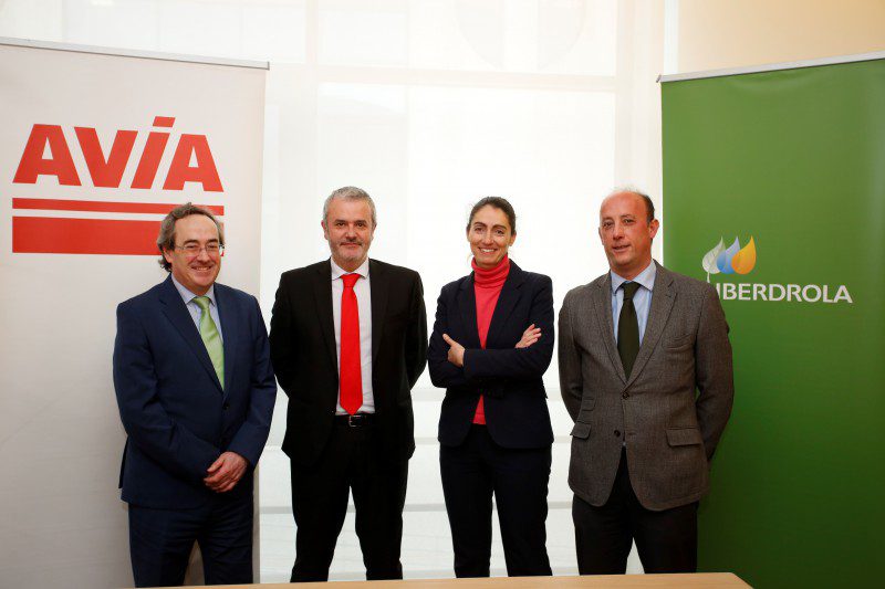 Acuerdo Iberdrola-AVIA para la instalación de puntos de recarga rápida en Estaciones de Servicio