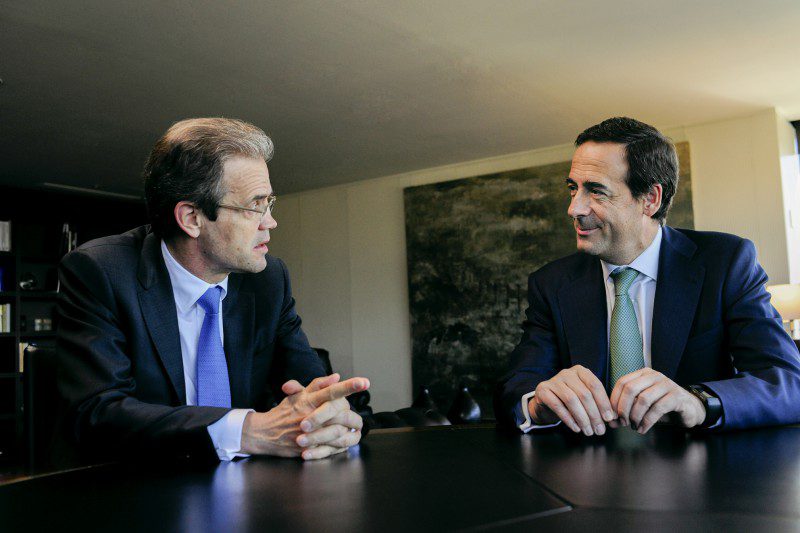 En la foto, el presidente de CaixaBank, Jordi Gual y el consejero delegado Gonzalo Gortázar