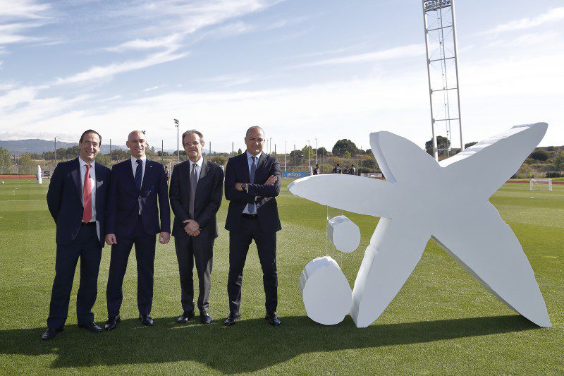 CaixaBank se convierte en socio financiero de la RFEF y patrocinará a la Selección Española de fútbol hasta 2024