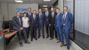 El equipo de profesionales CaixaBank del Centro Empresas de en Gandia con su director Enrique Nogués