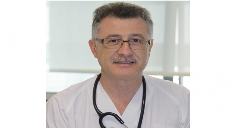 El doctor Luis Almenar, jefe de sección de Cardiología y responsable de la Unidad Avanzada de Insuficiencia Cardíaca del Hospital La Fe