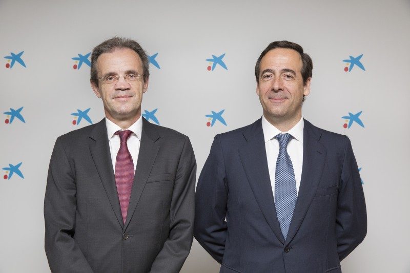 CaixaBank, 'Banco del Año 2018' , Jordi Gual, presidente de CaixaBank, y Gonzalo Gortázar, consejero delegado de CaixaBank