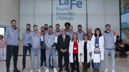 Valencia Basket visita a los hospitales con la Campaña ‘Un Juguete, una sonrisa’ de Falomir Juegos y Valencia Basket