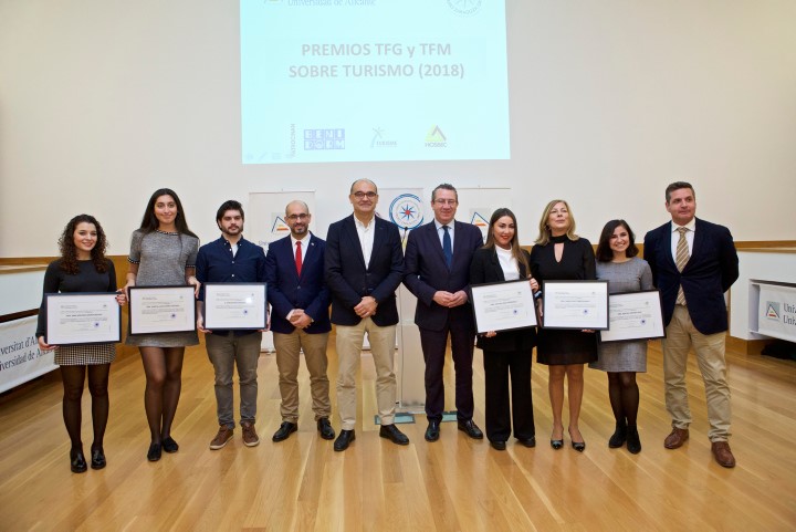 La Universidad de Alicante premia la excelencia en la investigación turística