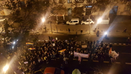 La sede de VOX Valencia acosada por Alrededor de 100 feministas radicales